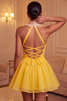 Laden Sie das Bild in den Galerie-Viewer, Gelbes A-Linie Neckholder Rüschen Kurzes Abendkleid mit Schnürung