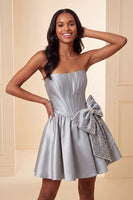 Laden Sie das Bild in den Galerie-Viewer, A-Line mintgrünes Satin-Trägerloses Lace-Up-Perlenkorsett Homecoming-Kleid mit Schleife