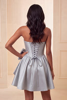 Laden Sie das Bild in den Galerie-Viewer, A-Line mintgrünes Satin-Trägerloses Lace-Up-Perlenkorsett Homecoming-Kleid mit Schleife