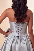 Laden Sie das Bild in den Galerie-Viewer, A-Line mintgrünes Satin-Trägerloses Lace-Up-Perlenkorsett Homecoming-Kleid mit Schleife