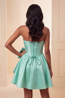 Laden Sie das Bild in den Galerie-Viewer, A-Line mintgrünes Satin-Trägerloses Lace-Up-Perlenkorsett Homecoming-Kleid mit Schleife