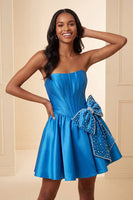 Laden Sie das Bild in den Galerie-Viewer, A-Line mintgrünes Satin-Trägerloses Lace-Up-Perlenkorsett Homecoming-Kleid mit Schleife