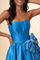 Laden Sie das Bild in den Galerie-Viewer, A-Line mintgrünes Satin-Trägerloses Lace-Up-Perlenkorsett Homecoming-Kleid mit Schleife