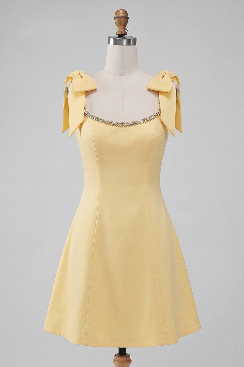 Laden Sie das Bild in den Galerie-Viewer, Hellgelbes, A-förmiges Homecoming-Kleid mit Perlenband und Spitze hinten