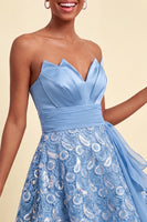 Laden Sie das Bild in den Galerie-Viewer, Himmelblaue A-Linie Sweetheart Pailletten Schnürung Back-Homecoming-Kleid mit Schärpe