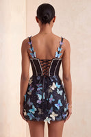 Laden Sie das Bild in den Galerie-Viewer, Bodycon Rouge-Korsett, Schmetterlingsperlenapplikation, Schnürung Back-Homecoming-Kleid mit Schärpe