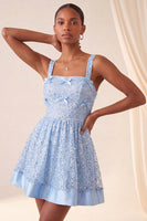 Laden Sie das Bild in den Galerie-Viewer, Himmelblaues A-Linie-Eck mit quadratischem Halsausschnitt und Pailletten-Pailletten-Homecoming-Kleid mit Schleife