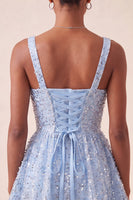 Laden Sie das Bild in den Galerie-Viewer, Himmelblaues A-Linie-Eck mit quadratischem Halsausschnitt und Pailletten-Pailletten-Homecoming-Kleid mit Schleife