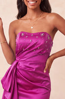 Laden Sie das Bild in den Galerie-Viewer, Satin königsblaues, trägerloses Bodycon mit Schnürung hinten mit Perlen, gerafftes Homecoming-Kleid mit Schärpe