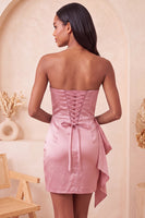 Laden Sie das Bild in den Galerie-Viewer, Satin königsblaues, trägerloses Bodycon mit Schnürung hinten mit Perlen, gerafftes Homecoming-Kleid mit Schärpe