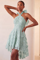 Laden Sie das Bild in den Galerie-Viewer, Fliederfarbener Halterhals A-Linie Perlen, blumiges High-Low-Homecoming-Kleid mit Spitze auf dem Rücken