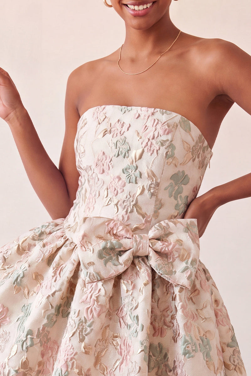 Laden Sie das Bild in den Galerie-Viewer, Staubiges blaues, trägerloses A-Line-Jacquard-Floral-Lace-Homecoming-Kleid mit Schleife