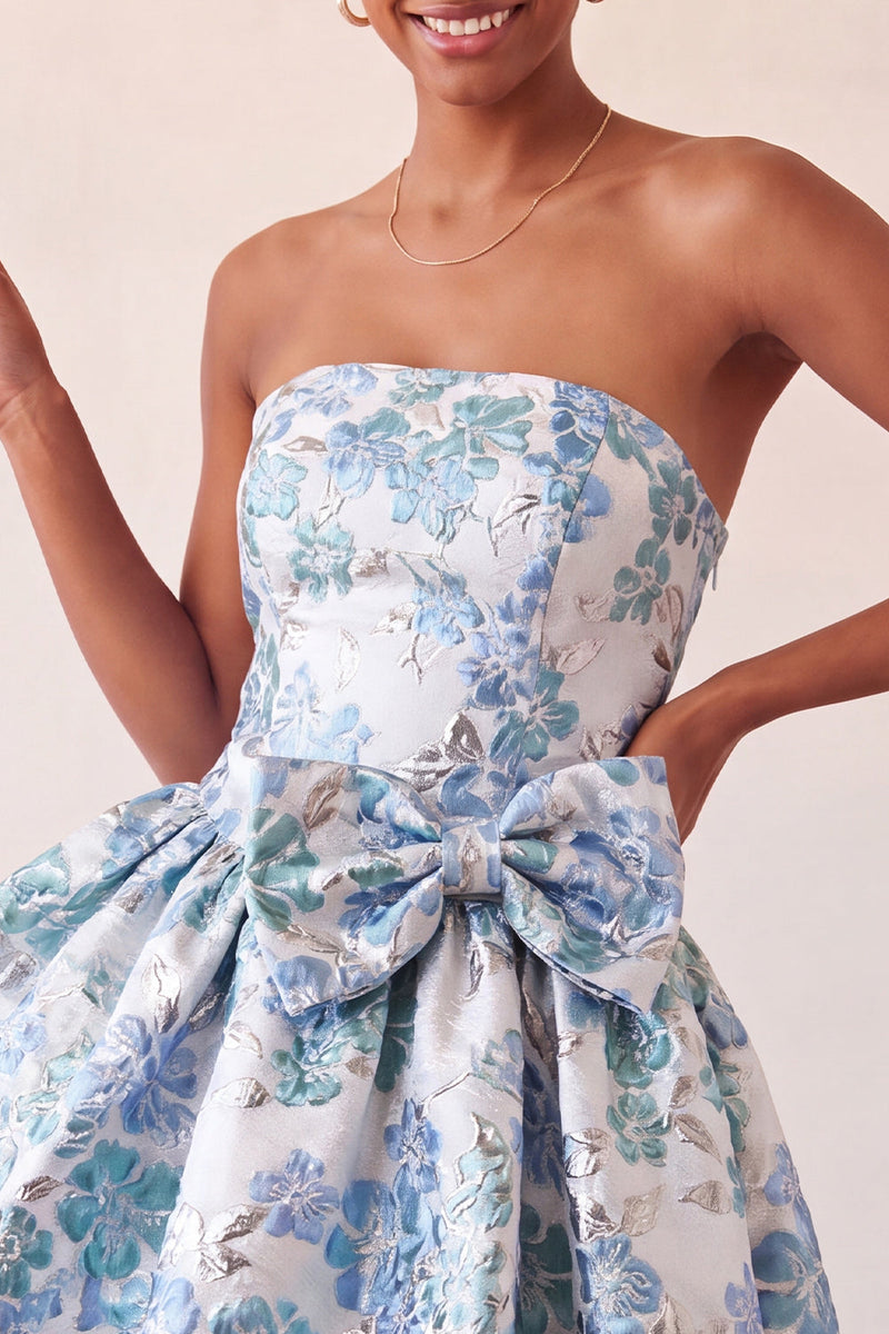 Laden Sie das Bild in den Galerie-Viewer, Staubiges blaues, trägerloses A-Line-Jacquard-Floral-Lace-Homecoming-Kleid mit Schleife