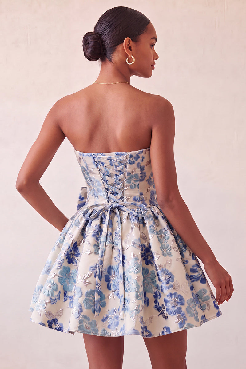 Laden Sie das Bild in den Galerie-Viewer, Staubiges blaues, trägerloses A-Line-Jacquard-Floral-Lace-Homecoming-Kleid mit Schleife