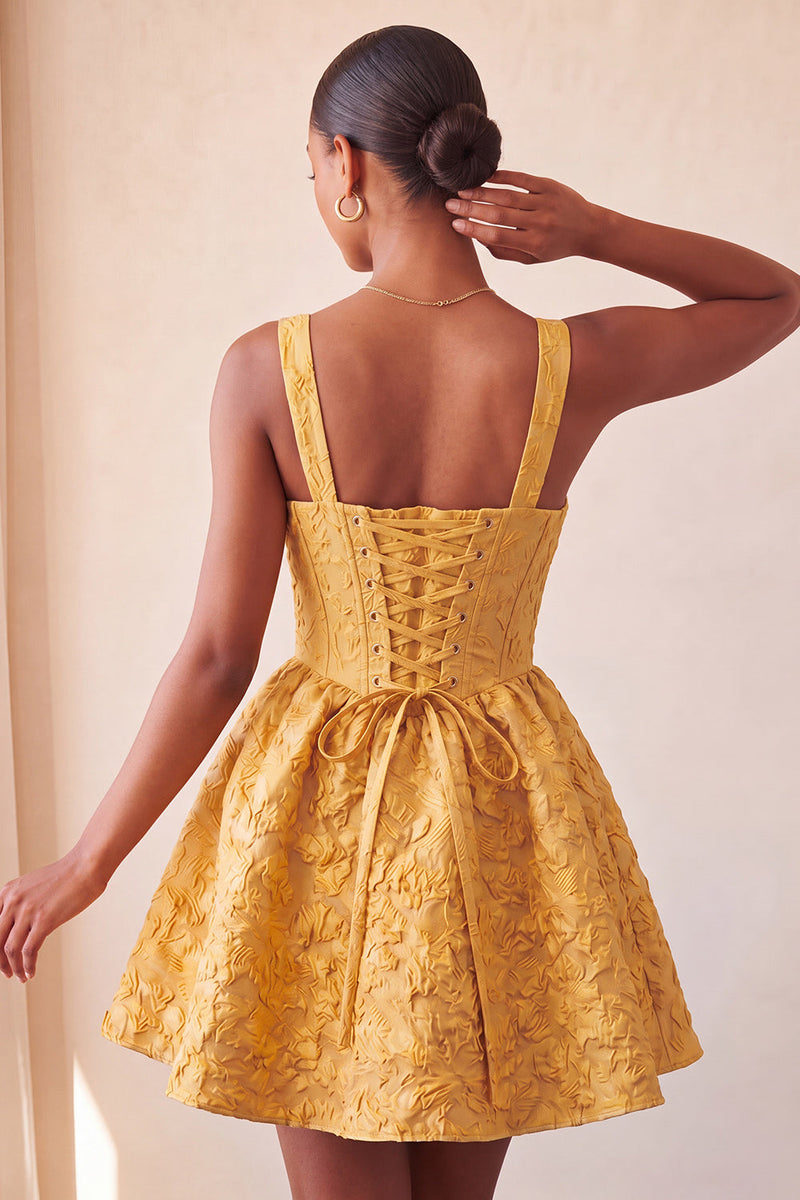 Laden Sie das Bild in den Galerie-Viewer, A-Linie Jacquard Gelbes Blumenspitzen-Heimkehrkleid mit Schleife