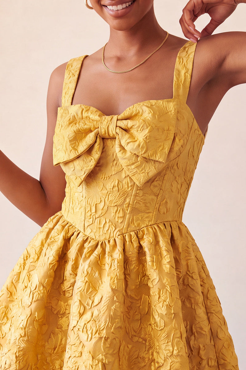 Laden Sie das Bild in den Galerie-Viewer, A-Linie Jacquard Gelbes Blumenspitzen-Heimkehrkleid mit Schleife