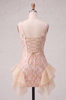 Laden Sie das Bild in den Galerie-Viewer, Champagner-Jacquard-Eckhals Spitzen-Rücken, enges Homecoming-Kleid mit Rüschen