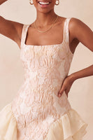 Laden Sie das Bild in den Galerie-Viewer, Champagner-Jacquard-Eckhals Spitzen-Rücken, enges Homecoming-Kleid mit Rüschen