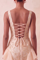 Laden Sie das Bild in den Galerie-Viewer, Champagner-Jacquard-Eckhals Spitzen-Rücken, enges Homecoming-Kleid mit Rüschen