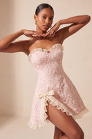 Laden Sie das Bild in den Galerie-Viewer, Sweetheart Yellow Jacquard A-Line Rüschen-Back-Homecoming-Kleid mit Schlitz