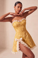 Laden Sie das Bild in den Galerie-Viewer, Sweetheart Yellow Jacquard A-Line Rüschen-Back-Homecoming-Kleid mit Schlitz