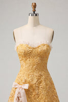 Laden Sie das Bild in den Galerie-Viewer, Sweetheart Yellow Jacquard A-Line Rüschen-Back-Homecoming-Kleid mit Schlitz
