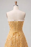 Laden Sie das Bild in den Galerie-Viewer, Sweetheart Yellow Jacquard A-Line Rüschen-Back-Homecoming-Kleid mit Schlitz