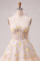 Laden Sie das Bild in den Galerie-Viewer, Hellgelbes A-Linien rüschendes Spitzenkorsett und transparentes Korsett, florales Homecoming-Kleid