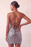 Laden Sie das Bild in den Galerie-Viewer, Glitzerndes silbernes Bodycon Spitzen-Kurzes Homecoming-Kleid mit Pailletten hinten