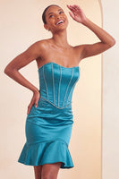 Laden Sie das Bild in den Galerie-Viewer, Trägerloses Bodycon Lake Blue Perlen-Kurzes Homecoming-Kleid mit Rüschen