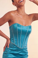 Laden Sie das Bild in den Galerie-Viewer, Trägerloses Bodycon Lake Blue Perlen-Kurzes Homecoming-Kleid mit Rüschen