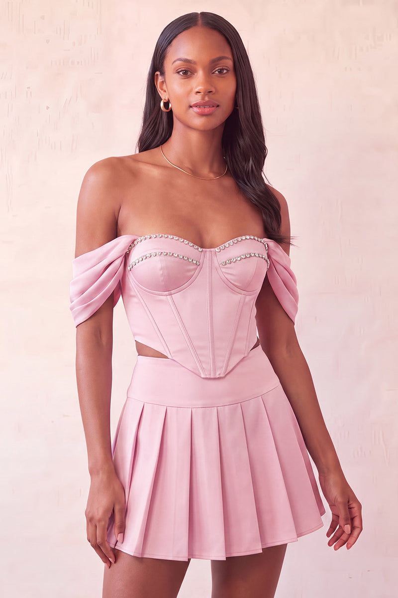 Laden Sie das Bild in den Galerie-Viewer, Off-the-shoulder hellrosa Korsett, plissiertes zweiteiliges Homecoming-Kleid mit Perlen