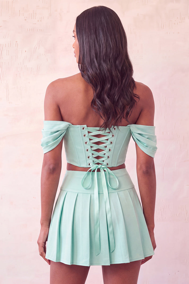 Laden Sie das Bild in den Galerie-Viewer, Off-the-shoulder hellrosa Korsett, plissiertes zweiteiliges Homecoming-Kleid mit Perlen