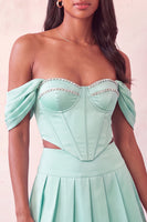 Laden Sie das Bild in den Galerie-Viewer, Off-the-shoulder hellrosa Korsett, plissiertes zweiteiliges Homecoming-Kleid mit Perlen