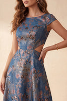 Laden Sie das Bild in den Galerie-Viewer, Marineblaues Blumen-A-Linien-Jacquard-Cut-out-Bateau-Ausschnitt langes Festkleid mit Mützenärmeln