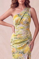 Laden Sie das Bild in den Galerie-Viewer, Gelbes, einschulteriges, florales Meerjungfrauen, gerafftes langes Festkleid mit Schlitz