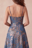 Laden Sie das Bild in den Galerie-Viewer, A-Line Navy Jacquard Floral Spaghetti-Träger mit gerafftem langem Festkleid