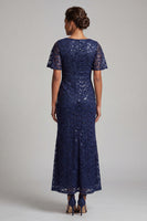 Laden Sie das Bild in den Galerie-Viewer, Glitzerndes marineblaues Meerjungfrauen-Flatterärmel-Pailletten-Midi-Mutter-der-Braut-Kleid mit Schlitz