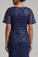 Laden Sie das Bild in den Galerie-Viewer, Glitzerndes marineblaues Meerjungfrauen-Flatterärmel-Pailletten-Midi-Mutter-der-Braut-Kleid mit Schlitz