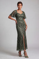 Laden Sie das Bild in den Galerie-Viewer, Glitzerndes marineblaues Meerjungfrauen-Flatterärmel-Pailletten-Midi-Mutter-der-Braut-Kleid mit Schlitz