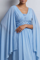 Laden Sie das Bild in den Galerie-Viewer, Himmelblaues A-Linien-Chiffon-V-Ausschnitt-Midi-Mutter-der-Braut-Kleid mit Umhangärmeln