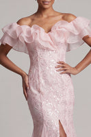 Laden Sie das Bild in den Galerie-Viewer, Off-the-shoulder hellblaue Meerjungfrau mit Rüschen Pailletten Langer Mutter-der-der-Braut-Kleid mit Schlitz