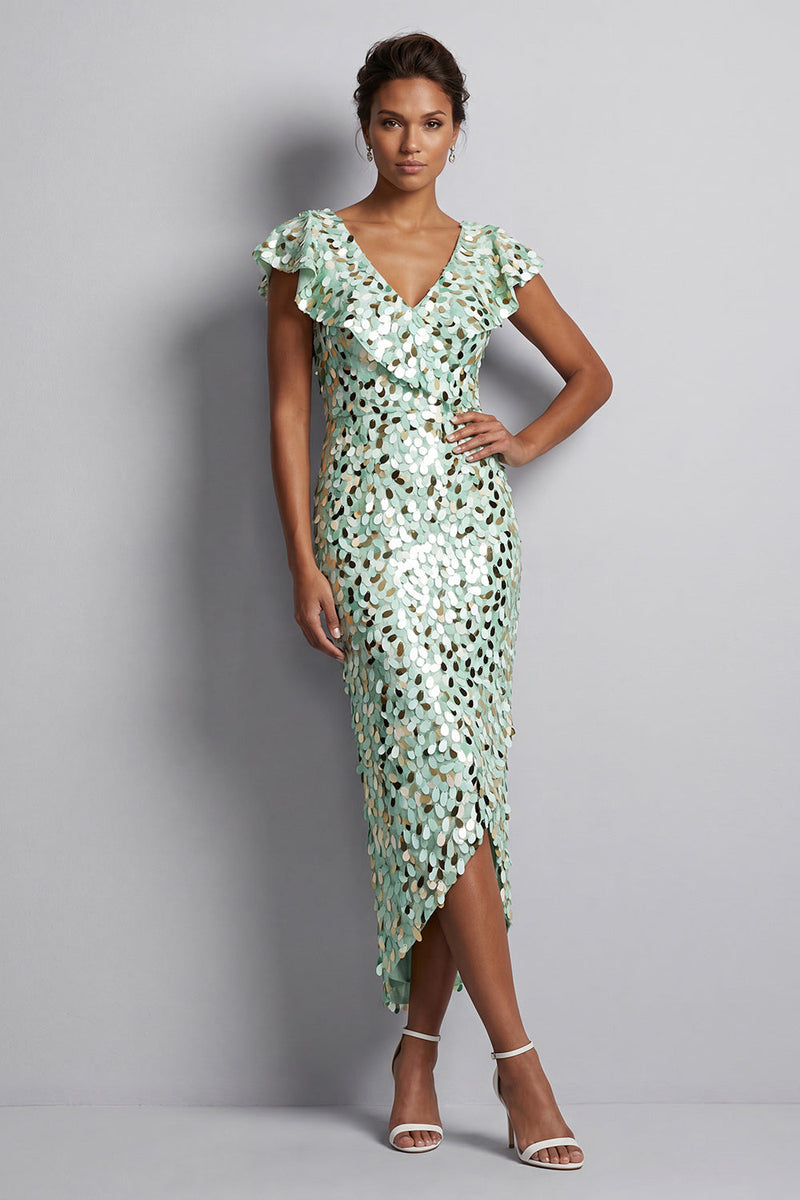 Laden Sie das Bild in den Galerie-Viewer, Meerjungfrauen-Silber-V-Ausschnitt-Asymmetrische Pailletten-Midi-Mutter-der-Braut-Kleid mit Rüschen