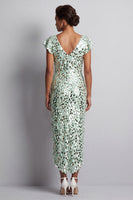 Laden Sie das Bild in den Galerie-Viewer, Meerjungfrauen-Silber-V-Ausschnitt-Asymmetrische Pailletten-Midi-Mutter-der-Braut-Kleid mit Rüschen