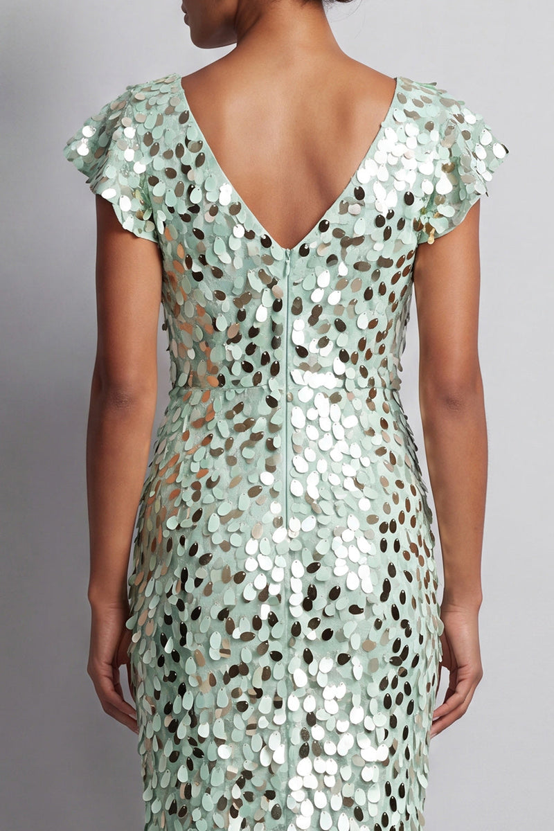 Laden Sie das Bild in den Galerie-Viewer, Meerjungfrauen-Silber-V-Ausschnitt-Asymmetrische Pailletten-Midi-Mutter-der-Braut-Kleid mit Rüschen