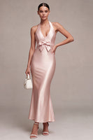 Laden Sie das Bild in den Galerie-Viewer, Dunkelrosa Meerjungfrauen-Satin-Neckholderhals Rückenloses Midi-Kleid mit Schleife