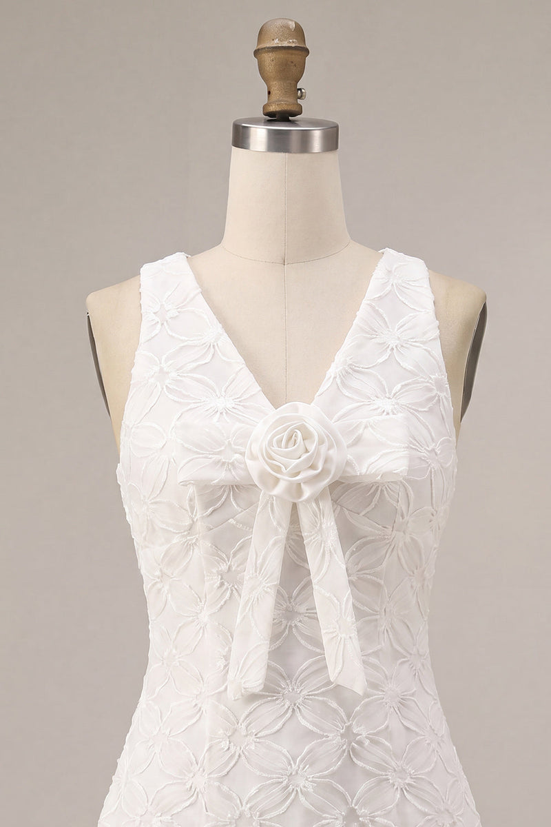 Laden Sie das Bild in den Galerie-Viewer, A-Linie V-Ausschnitt kleines weißes Kleid mit 3D-Blume