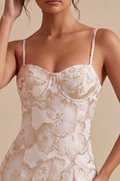 Laden Sie das Bild in den Galerie-Viewer, Ivory Bodycon Spaghetti-Träger Blumen-Jacquard-Minikleid