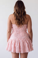 Laden Sie das Bild in den Galerie-Viewer, Rosa A-Linie Trägerloses Perlenbesetztes Kurzes Abendkleid