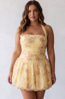 Laden Sie das Bild in den Galerie-Viewer, A-Linie Gelbes Neckholder Kurzes Abendkleid mit Blumenstickerei